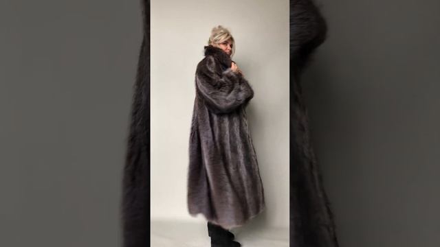 Шуба из меха енота за 15500 ₽ как новая дл.120 см р.52-54 /11789/ смотреть онлайн