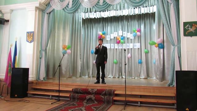 Сергей Панков исполняет песню про Донкихота.