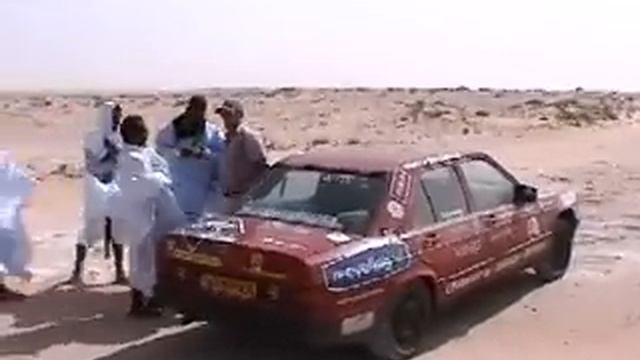 Volkswagen LT in minefield between Morocco and Mauritania смотреть онлайн