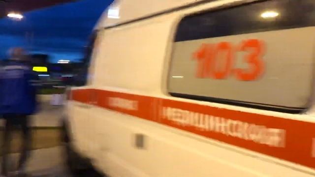 Оперативные службы у станций метро «Полежаевская» и «Хорошевская» после их закрытия на вход пассажи смотреть онлайн