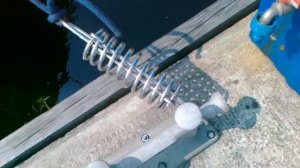 Кнехт и швартовный амортизатор