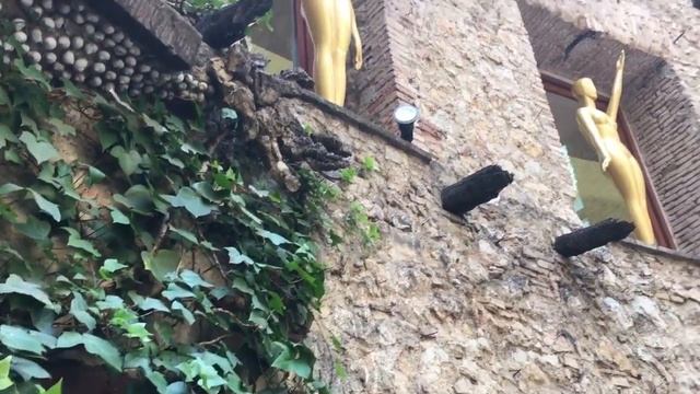 Salvador Dali Museum in Figueres, Spain #dalimuseum #figueres #spain смотреть онлайн