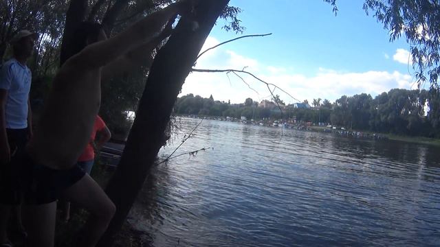 Строим тарзанку и катаюсь на ватрушке смотреть онлайн