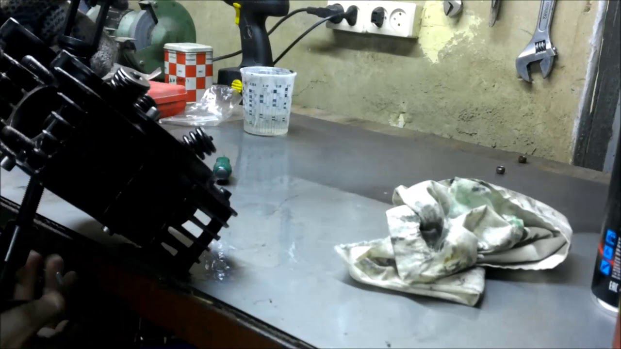 Замена маслосъемных колпачков на Honda XR400 смотреть онлайн