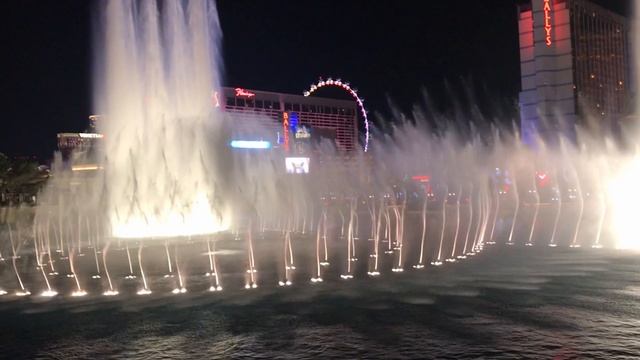 Bellagio Fountains, Las Vegas ТАНЦУЮЩИЕ ФОНТАНЫ В ЛАС ВЕГАСЕ. смотреть онлайн