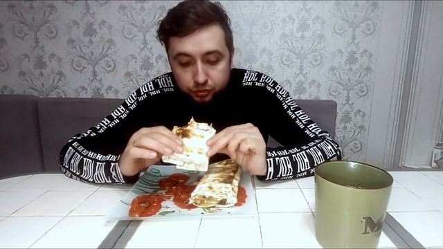 Пробую домашнюю шаурму. Выбираю лучший рецепт шаурмы. #шаурма #шаурмарецепт #домашняяшаурма смотреть онлайн