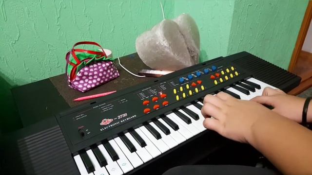 Играю на пианино. смотреть онлайн