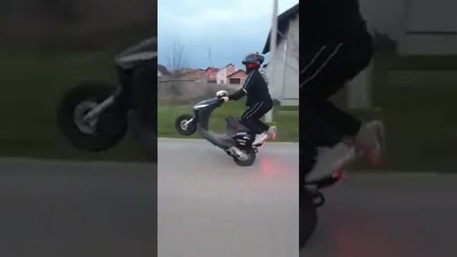 Piaggio Zip foot drag смотреть онлайн