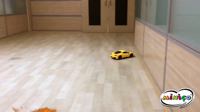 R/C Ferrari 1:8 Uzaktan Kumandalı Oyuncak Araba смотреть онлайн
