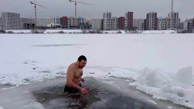 Ломаю лёд бомбой! ШОК контент