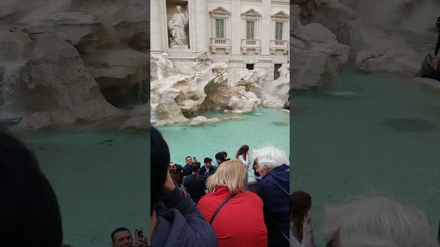 Фонтан де Треви в Риме смотреть онлайн