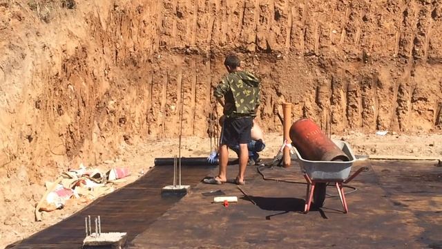 Устройство гидроизоляции, монтаж утеплителя (4 часть)