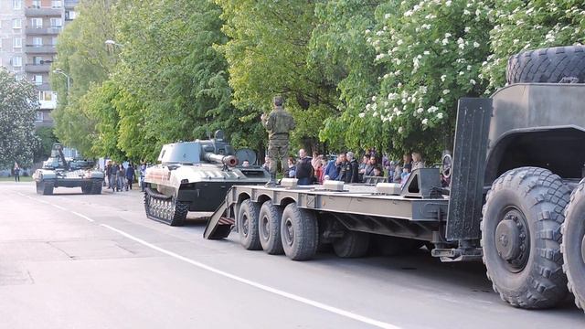 Калининград Погрузка 2С1 Гвоздики на транспортер смотреть онлайн