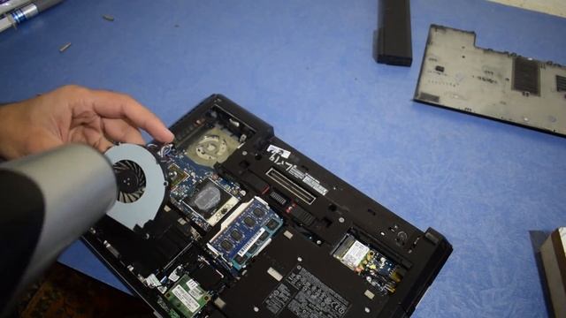 Laptop Overheating Fix in Urdu/Hindi - Stop Laptop Heating смотреть онлайн