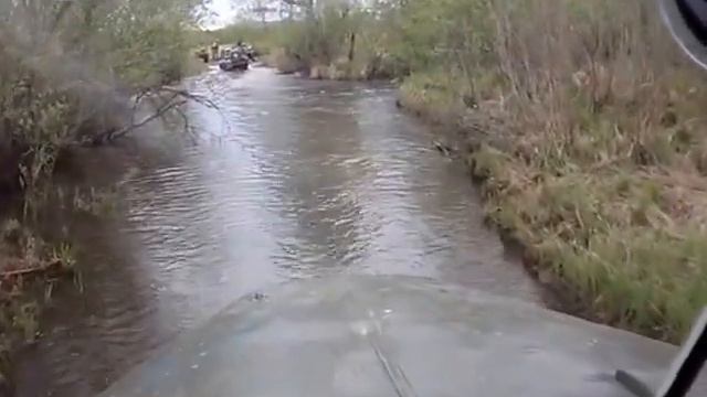 Преодоление брода по дороге на малый таймень ЕАО смотреть онлайн