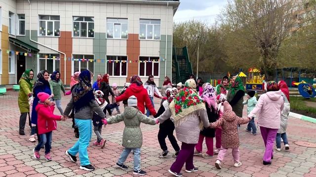Русско-народный хоровод "Гляжу в озера синие" (ЧДОУ "Детский сад №198 ОАО "РЖД") смотреть онлайн