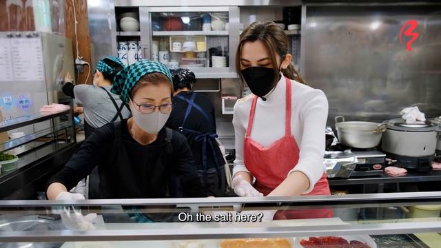 People Line Up 5 Hours for This Onigiri! смотреть онлайн