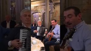 Хозяин ишака. Самый лучший и востребованный компаньон на мероприятии Поет хорошие Даргинские песни