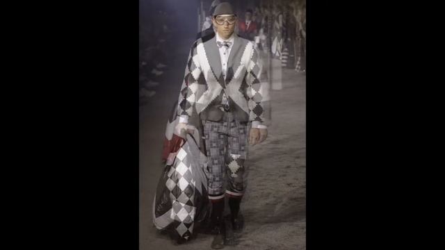 Крой и шитье.Моделирование.Лоскутная мода MONCLER CAMME BLEU осень-зима 2015/2016 VENSWEAR смотреть онлайн