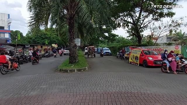 Aris Erni Berboncengan Naik Kuda Seyum Dulu Liat Bunda || badut Kuda poni Pink || Sari Naik Delman смотреть онлайн