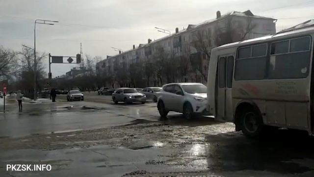 В Петропавловске образовались автомобильные пробки из-за ярмарки смотреть онлайн