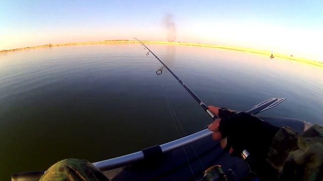Спиннинг с лодки весной. Ловля щуки и жереха на блесну. смотреть онлайн
