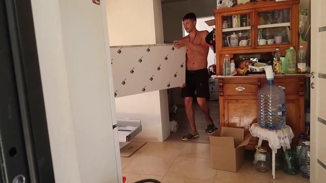 ВЛОГ: БЫСТРАЯ УБОРКА / СОБИРАЕМ КУХНЮ / УСТАНАВЛИВАЕМ СТОЛЕШНИЦУ И МОЙКУ смотреть онлайн