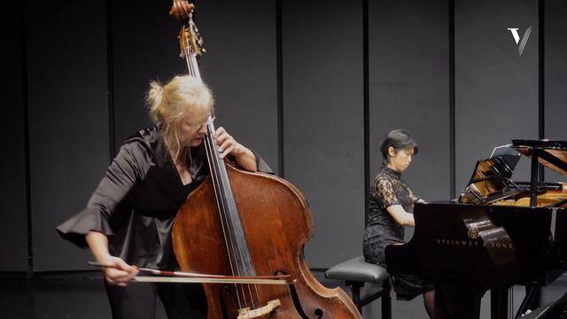 DITTERSDORF Concert for doublebass Christine Hoock смотреть онлайн