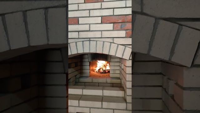 Большая печь с лежанкой.Возведение завершено.Видео обзор и первая Растопка. смотреть онлайн