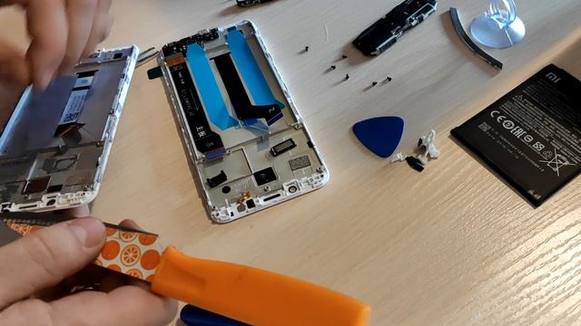По шаговая сборка и разборка экранного модуля Xiaomi Redmi 5 PLUS. В домашних условиях . смотреть онлайн