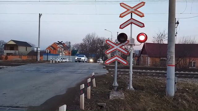 поезд на железнодорожном переезде Ессентуки  12.02.2022