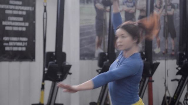 КРОССФИТ ДЕВУШКИ. Упражнения с гантелями смотреть онлайн