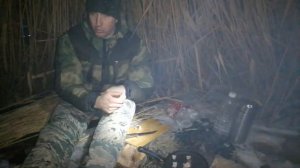 24 ЧАСА ЗИМОЙ В ЛЕСУ / ДОМИК В ЛЕСУ / НОЧЕВКА В ЗИМНЕМ ЛЕСУ