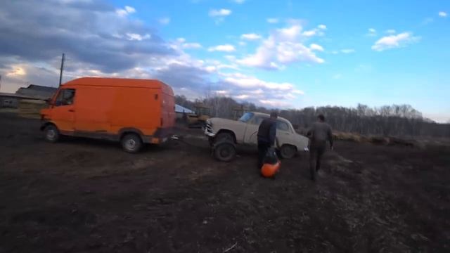 Поездка за новой машиной на Мерседесе 208. смотреть онлайн