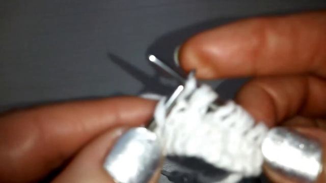Узор со снятыми наклонными петлями, спицы смотреть онлайн