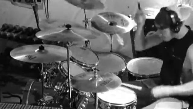 Eminem - Love The Way You Lie ft. Rihanna *DRUM REMIX* смотреть онлайн