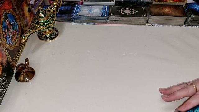 Стоит ли Мне ждать Её возвращения..Её мысли, чувства, действия..Расклад для Мужчин. Таро Онлайн смотреть онлайн