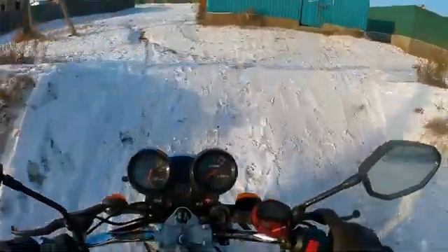 ЗИМНИЯ ПОКАТУШКА НА МОТОЦИКЛ: РЕСЕЙ МАГНУМ 200 смотреть онлайн