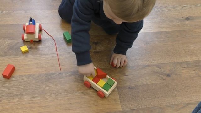 ОПЯТЬ ПОДАРКИ! Поезд из дерева, что то новенькое! ИГРАЕМ В ИГРУШКИ смотреть онлайн