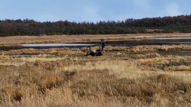 В доль болота на Вездеходе Пелец Круизер , 2015 года выпуска смотреть онлайн