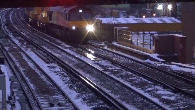 (HD) Colas Rail 66846 & 66850 Top & Tail Network Rail Snow Train At Wandsworth Road смотреть онлайн