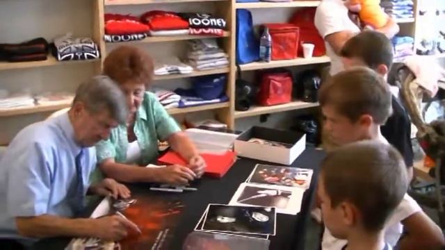 TED LINDSEY SIGNING - Marine City, MI смотреть онлайн