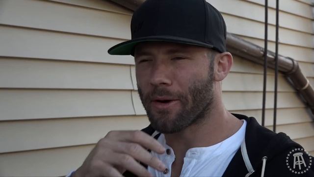 Barstool Pizza Review = Santarpio's Pizza (Boston, MA) With Special Guest Julian Edelman смотреть онлайн