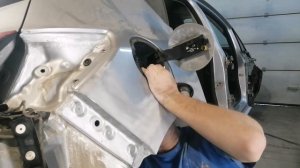 Снятие лючка бензобака в сборе с Опеля Астра J