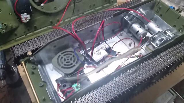 Нижняя часть танка . На базе блока Heng long 2.4 GHz смотреть онлайн
