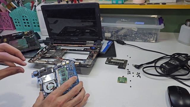 ?NOUTBUK ICHIDA QO'NG'IZ YURIPTI! Vaydot asablarimni qutqaringlar!? смотреть онлайн