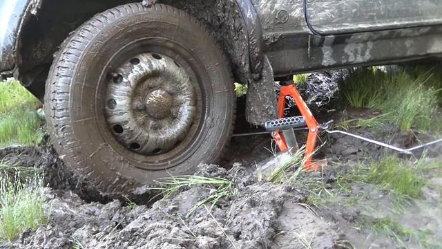 Нива. ваз 2131. Дорога вдоль ЛЭП смотреть онлайн