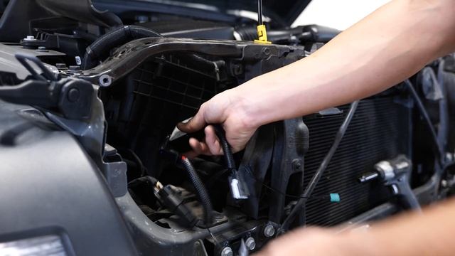 Episode 9 - Halo LED Headlight Installation - 2020 Jeep Wrangler JL Sport смотреть онлайн