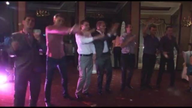 Подарок жениха невесте! Класс! Смотреть всем! смотреть онлайн