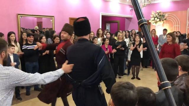 На свадьбе Евазовых Рустама и Марины смотреть онлайн